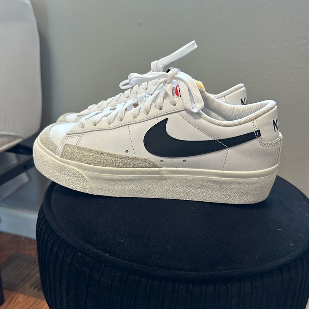 Nike platform blazers only worn once and it great condition